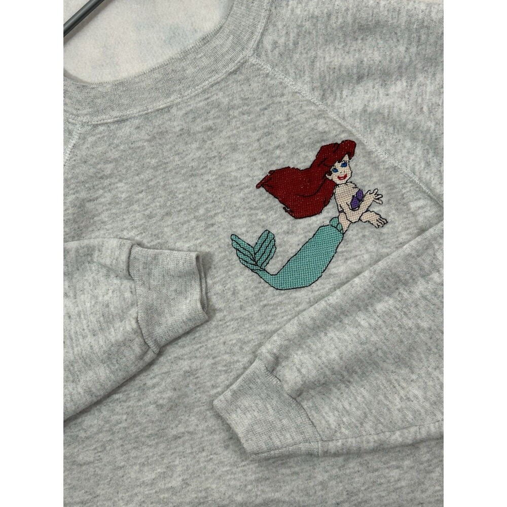 Vintage 90s Hanes XL Disney Little Mermaid Ariel Embroidered Sweater USA Vtg - Picture 2 of 6
